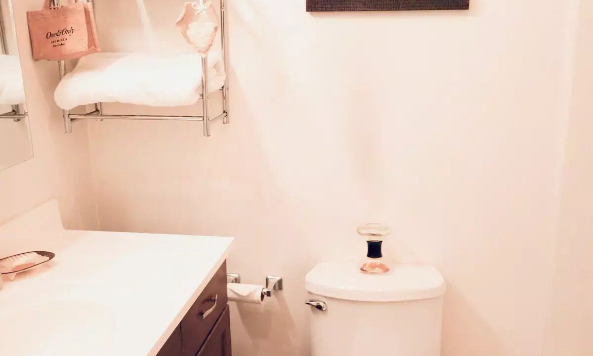 Photo of Bathroom in Eastern Malibu