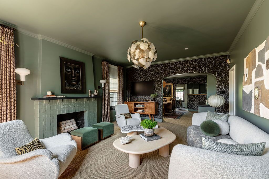 Photo of Livingroom in Mid-Wilshire