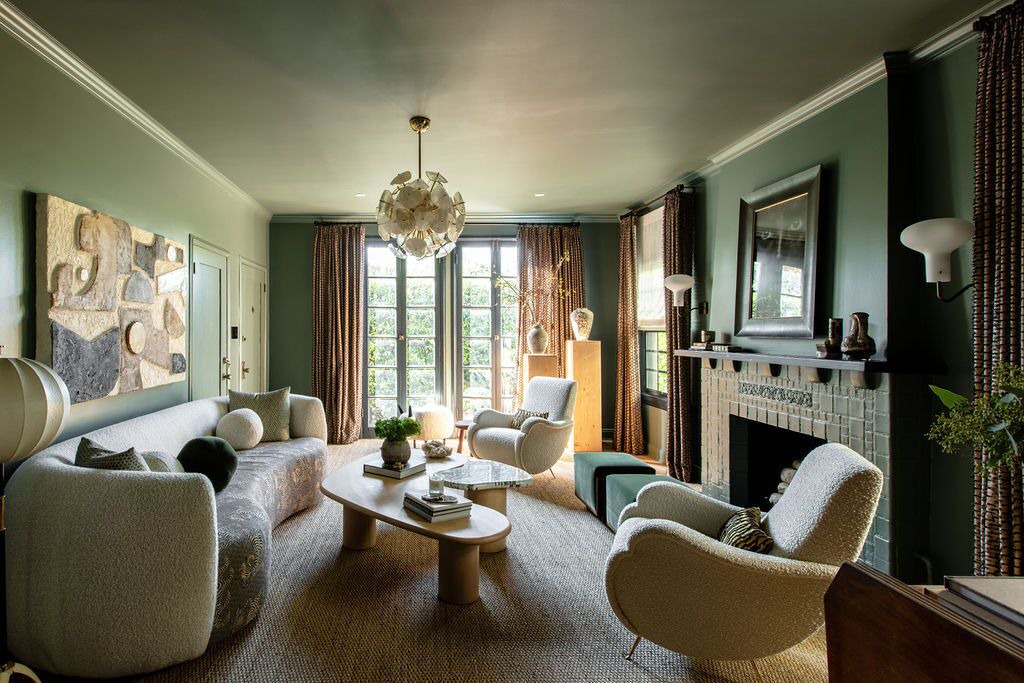 Photo of Livingroom in Mid-Wilshire