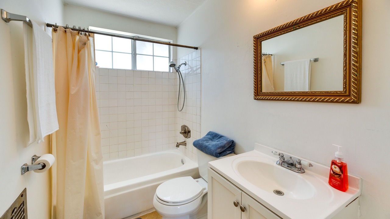 Photo of Bathroom in NoHo Arts District
