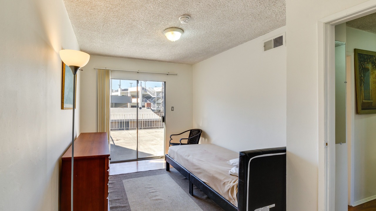 Photo of Bedroom in NoHo Arts District
