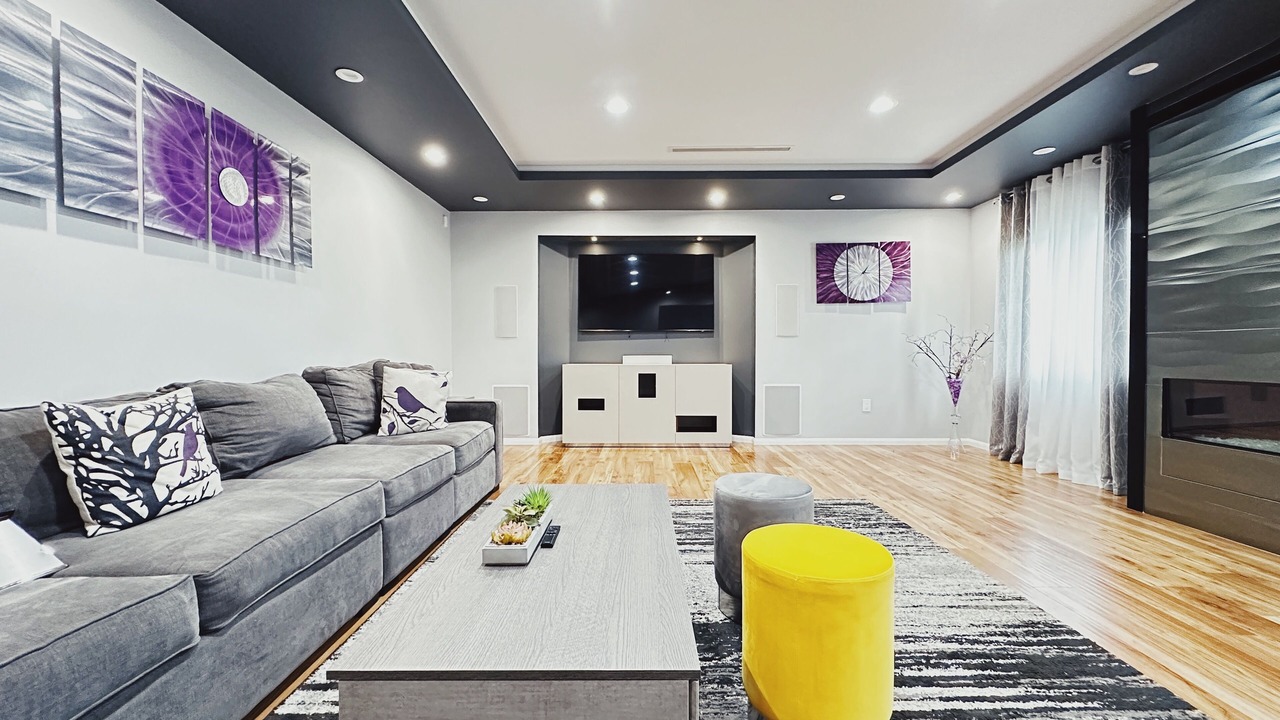 Photo of Livingroom in Burbank