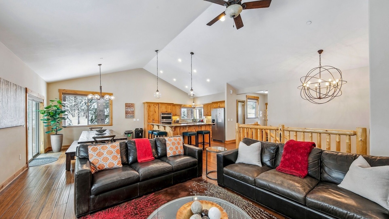 Photo of Livingroom in Pioneer Trail