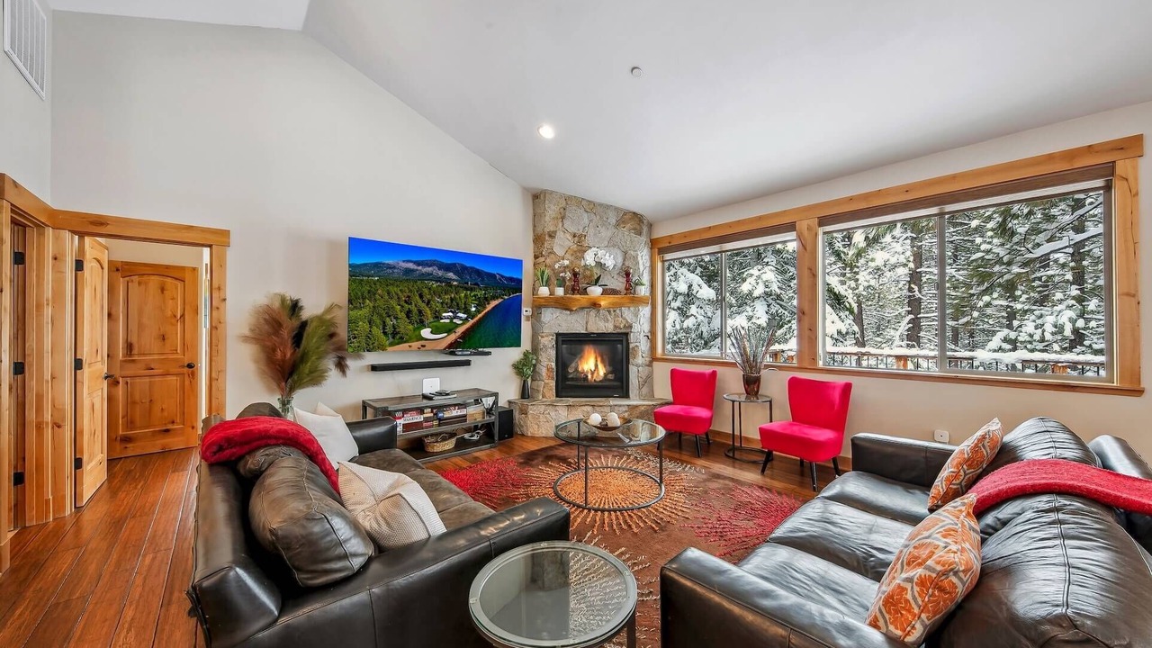 Photo of Livingroom in Pioneer Trail