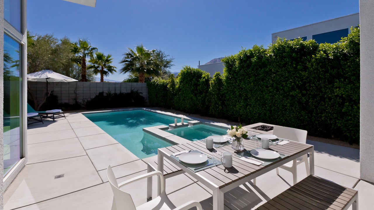 Photo of Outdoor in Racquet Club West
