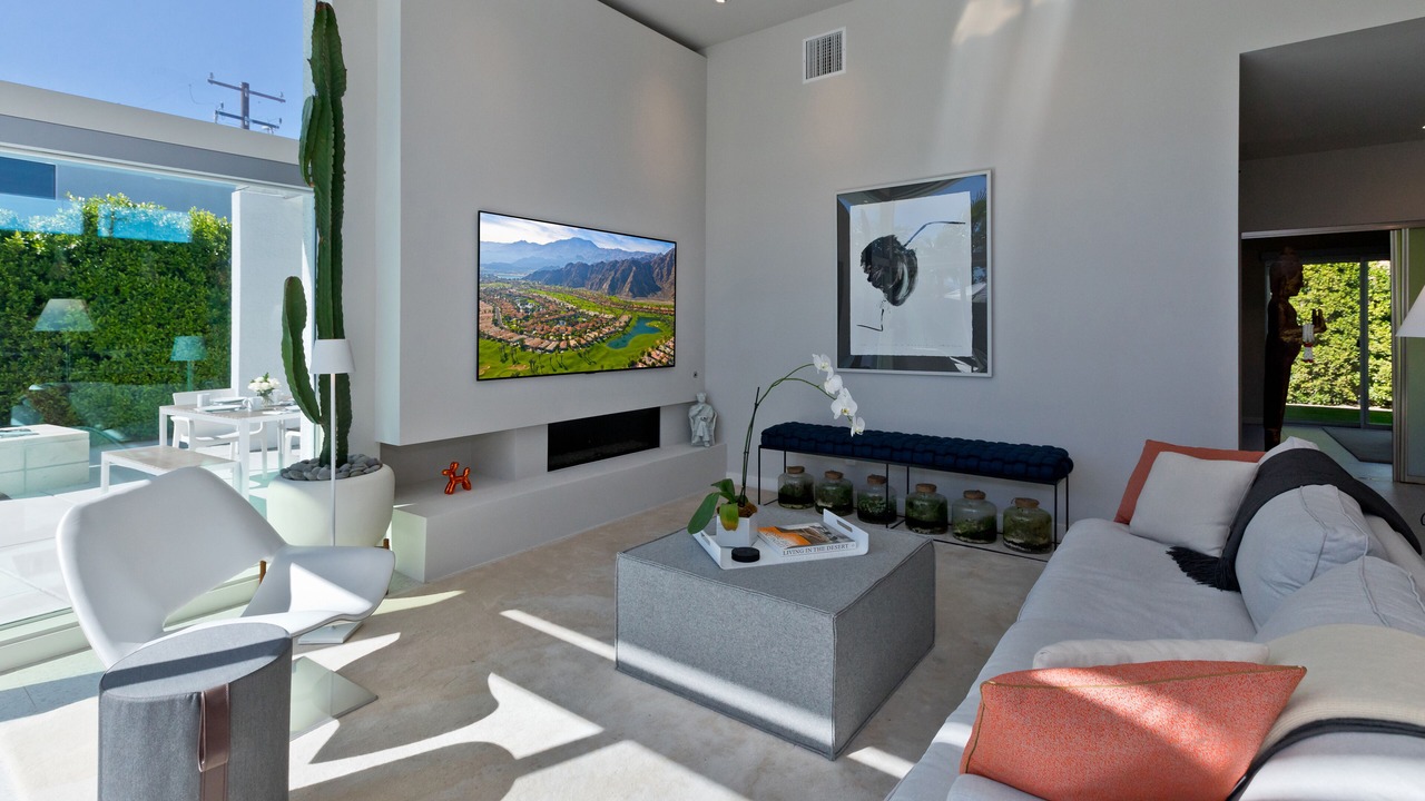 Photo of Livingroom in Racquet Club West