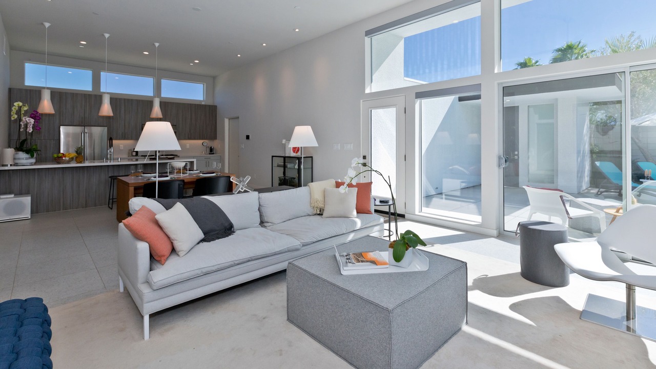 Photo of Livingroom in Racquet Club West