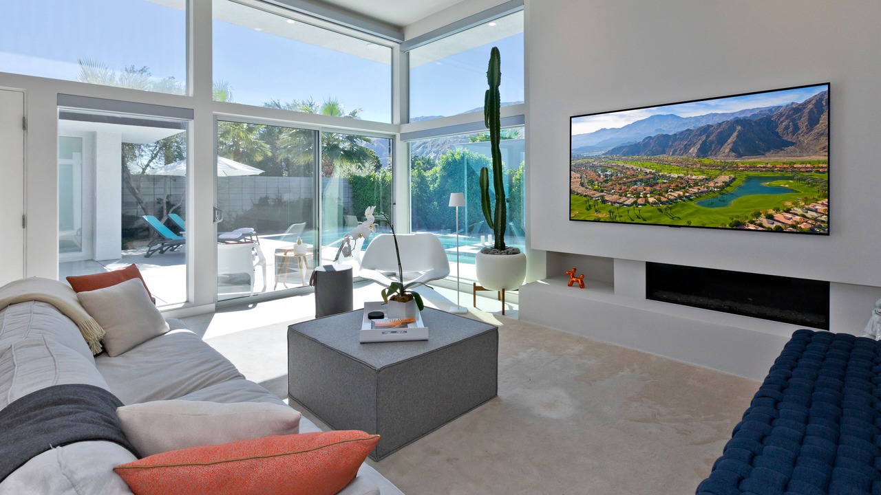 Photo of Livingroom in Racquet Club West