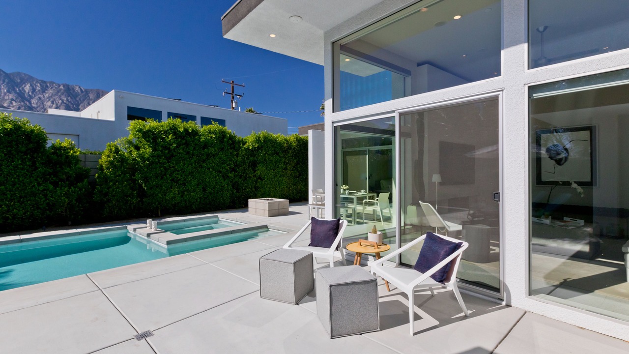 Photo of Outdoor in Racquet Club West