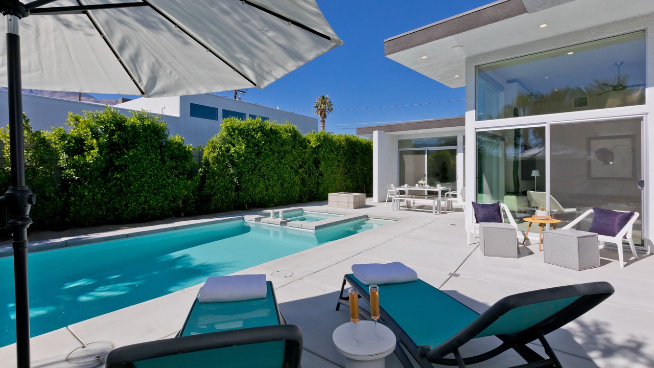 Photo of Outdoor in Racquet Club West