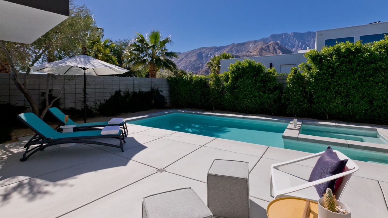 Photo of Outdoor in Racquet Club West