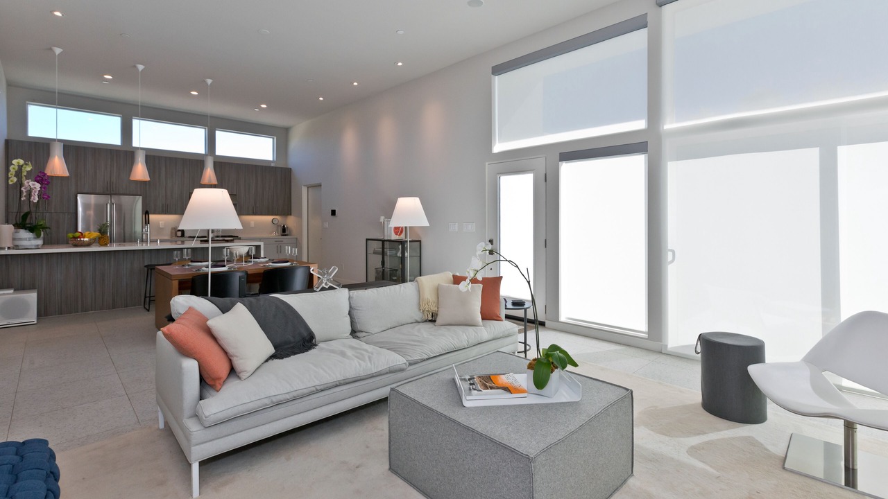 Photo of Livingroom in Racquet Club West