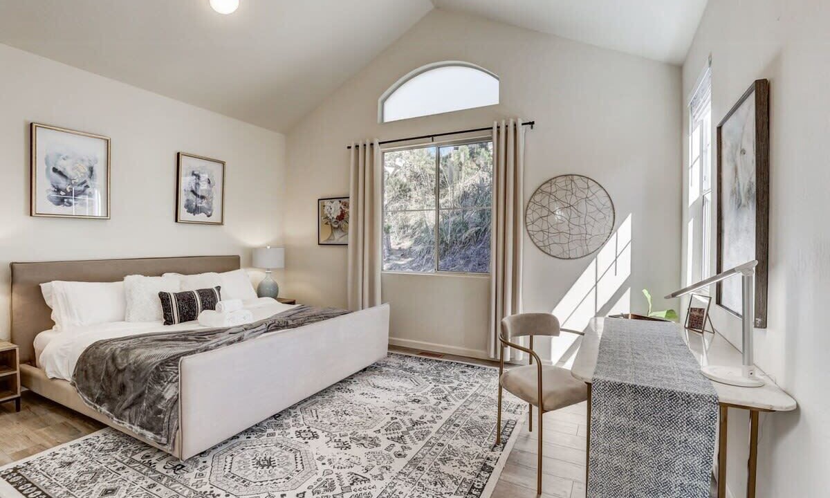 Photo of Bedroom in Edgemar - Pacific Manor