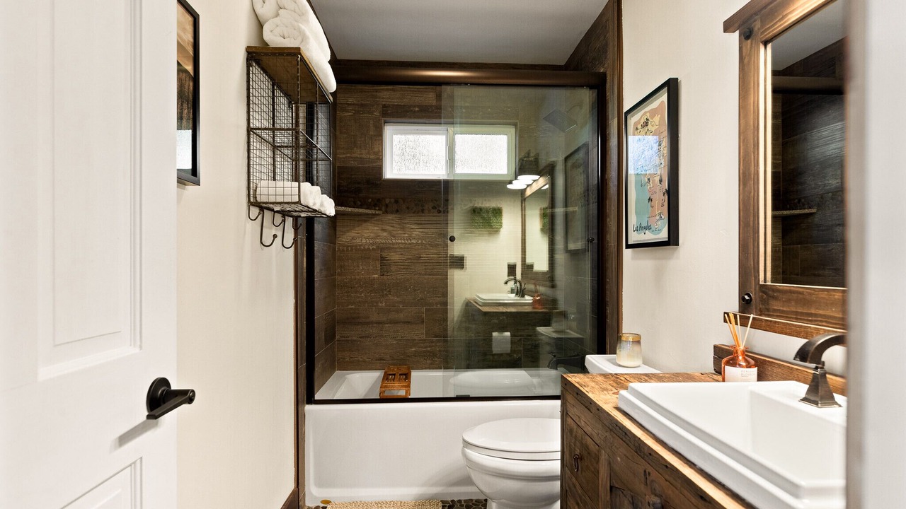 Photo of Bathroom in Blue Jay