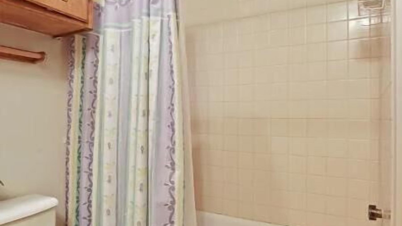Photo of Bathroom in Long Barn