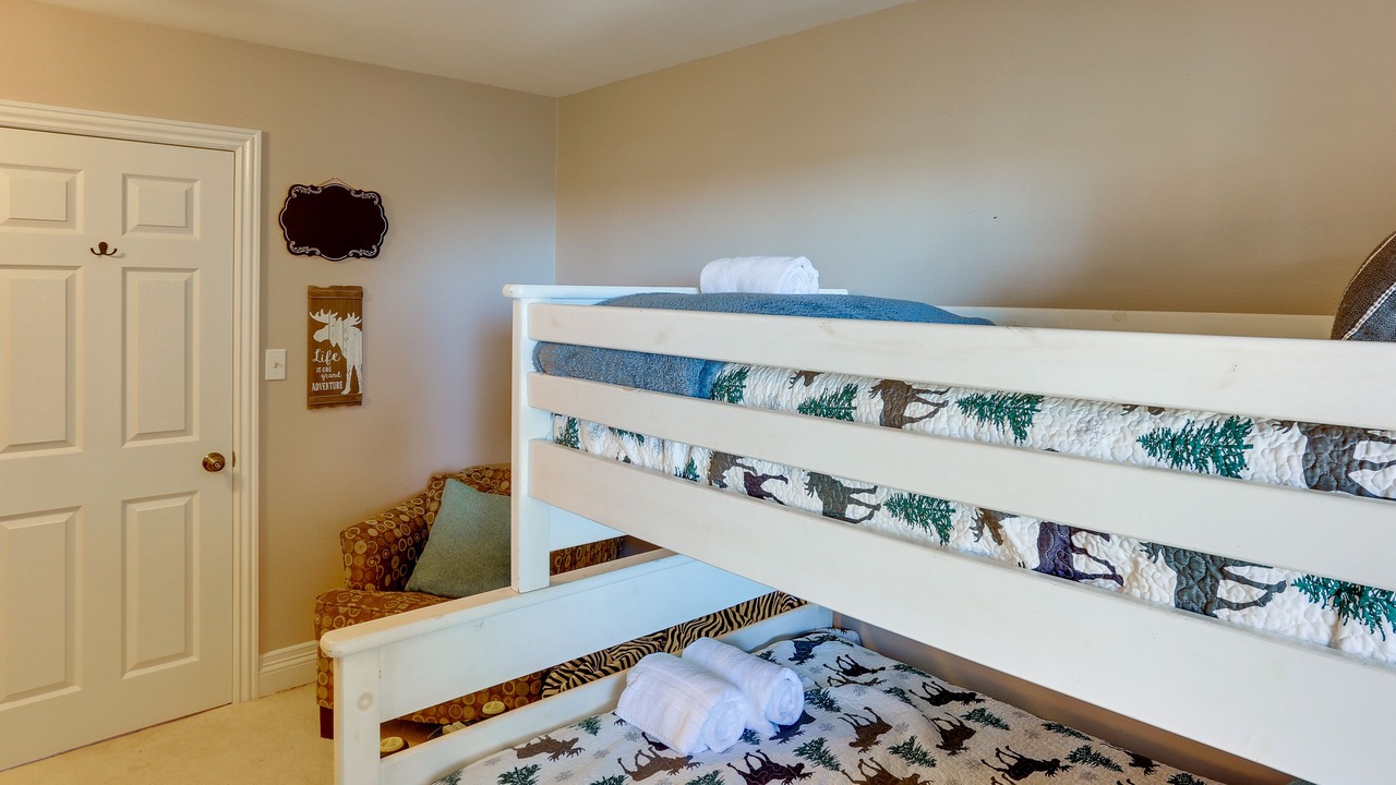 Photo of Bedroom in Crestline