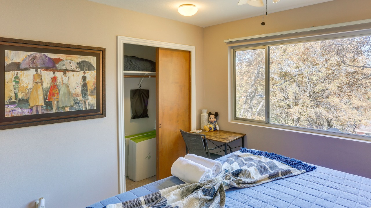Photo of Bedroom in Crestline