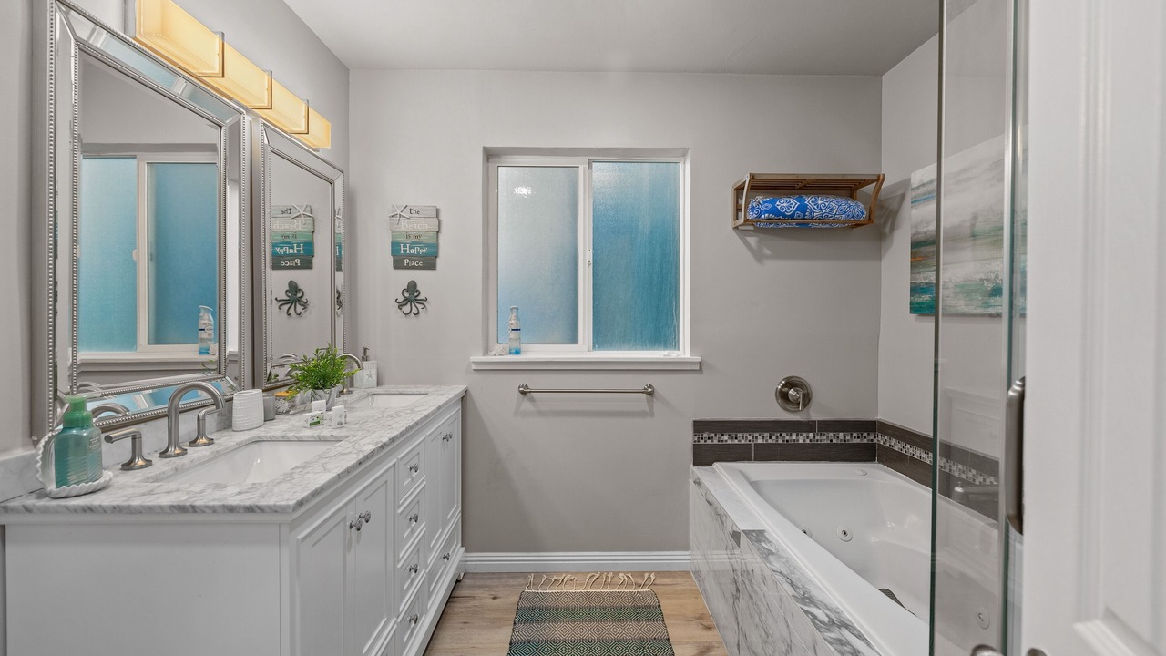 Photo of Bathroom in Alamitos Beach
