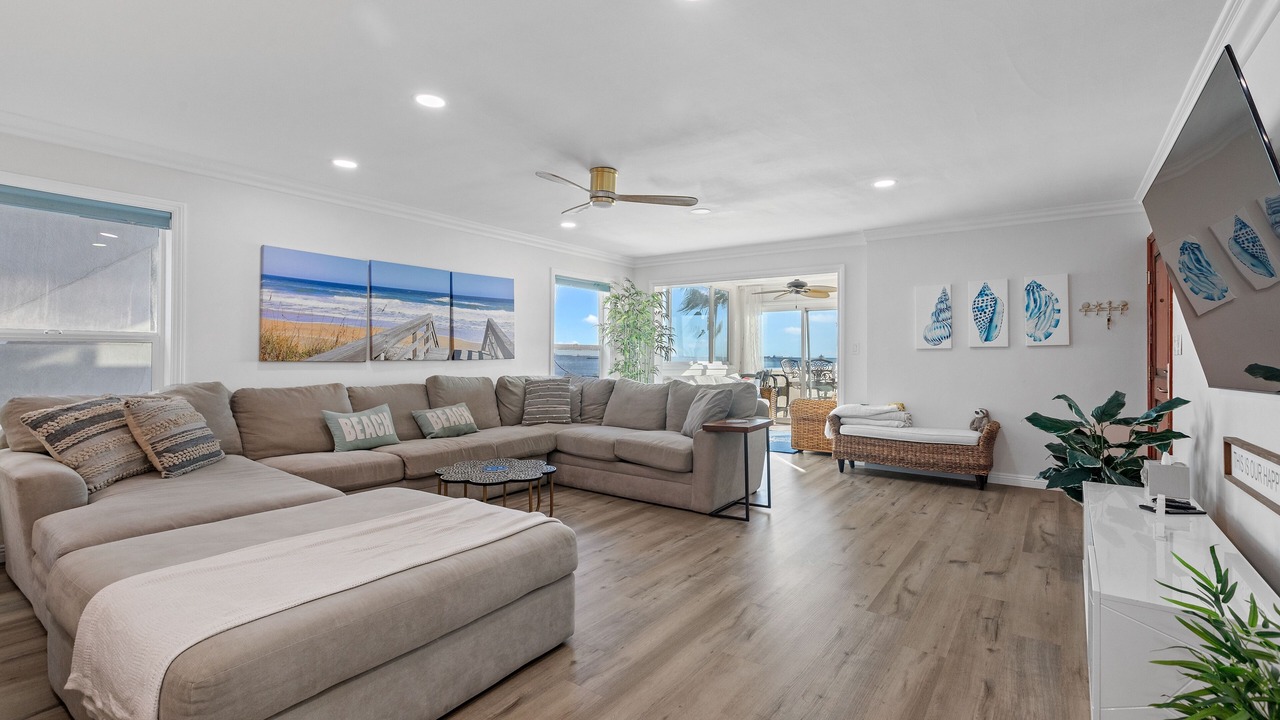 Photo of Livingroom in Alamitos Beach