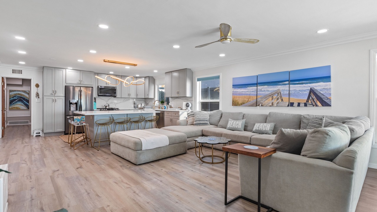 Photo of Livingroom in Alamitos Beach