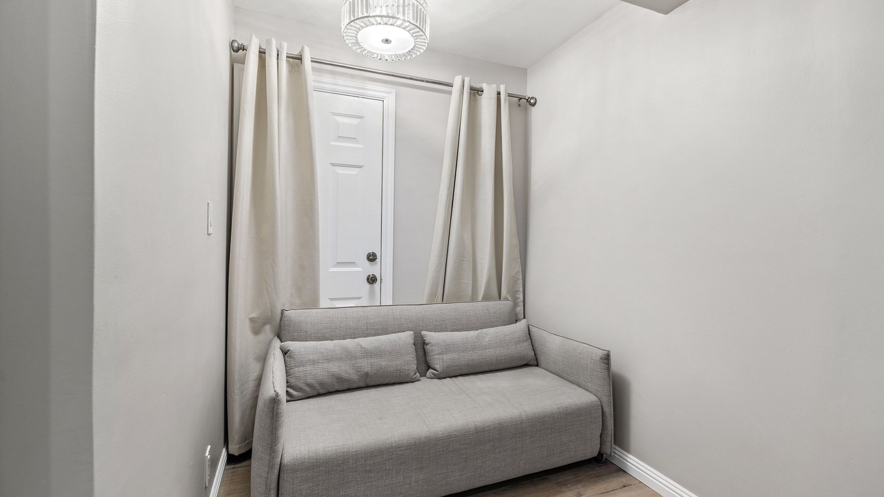 Photo of Livingroom in Alamitos Beach