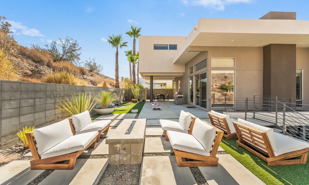 Photo of Patio Balcony in Canyon Corridor