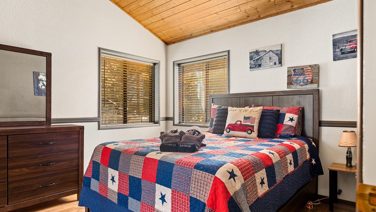 Photo of Bedroom in Running Springs