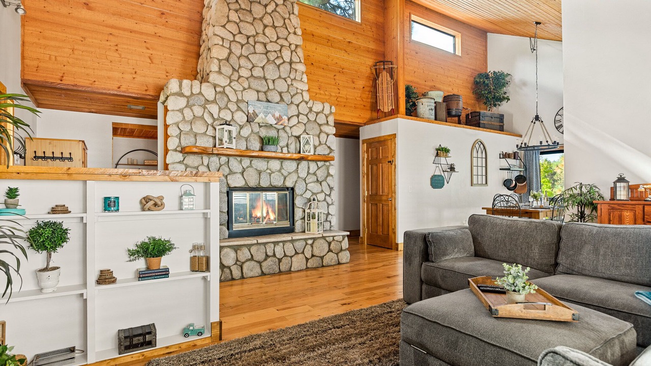 Photo of Livingroom in Running Springs