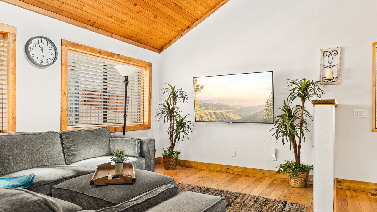 Photo of Livingroom in Running Springs