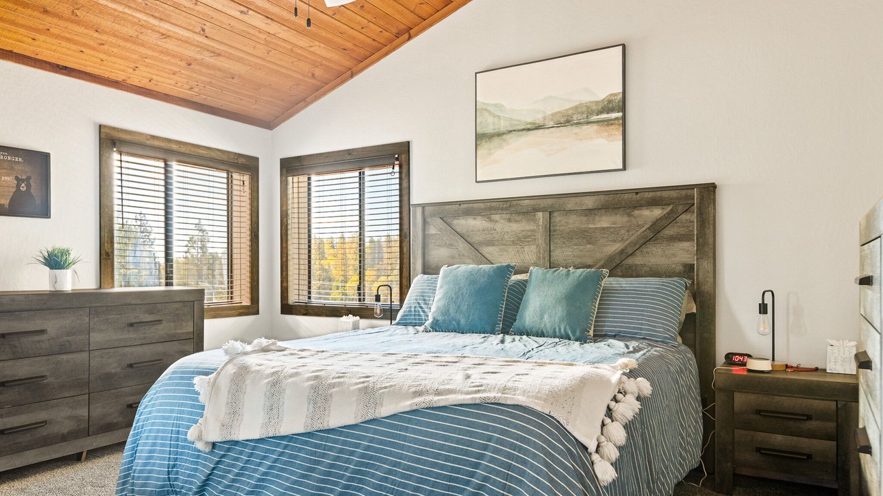 Photo of Bedroom in Running Springs