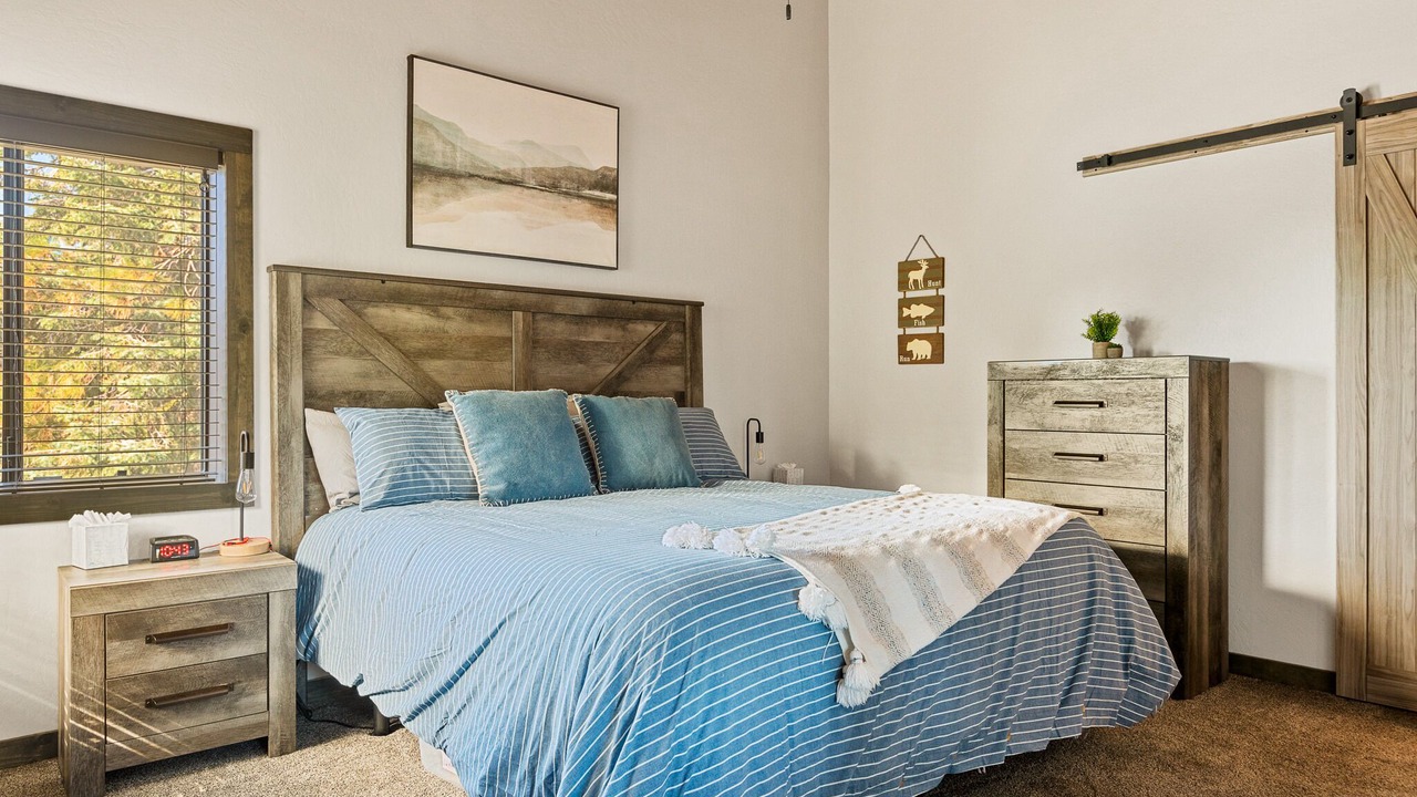 Photo of Bedroom in Running Springs