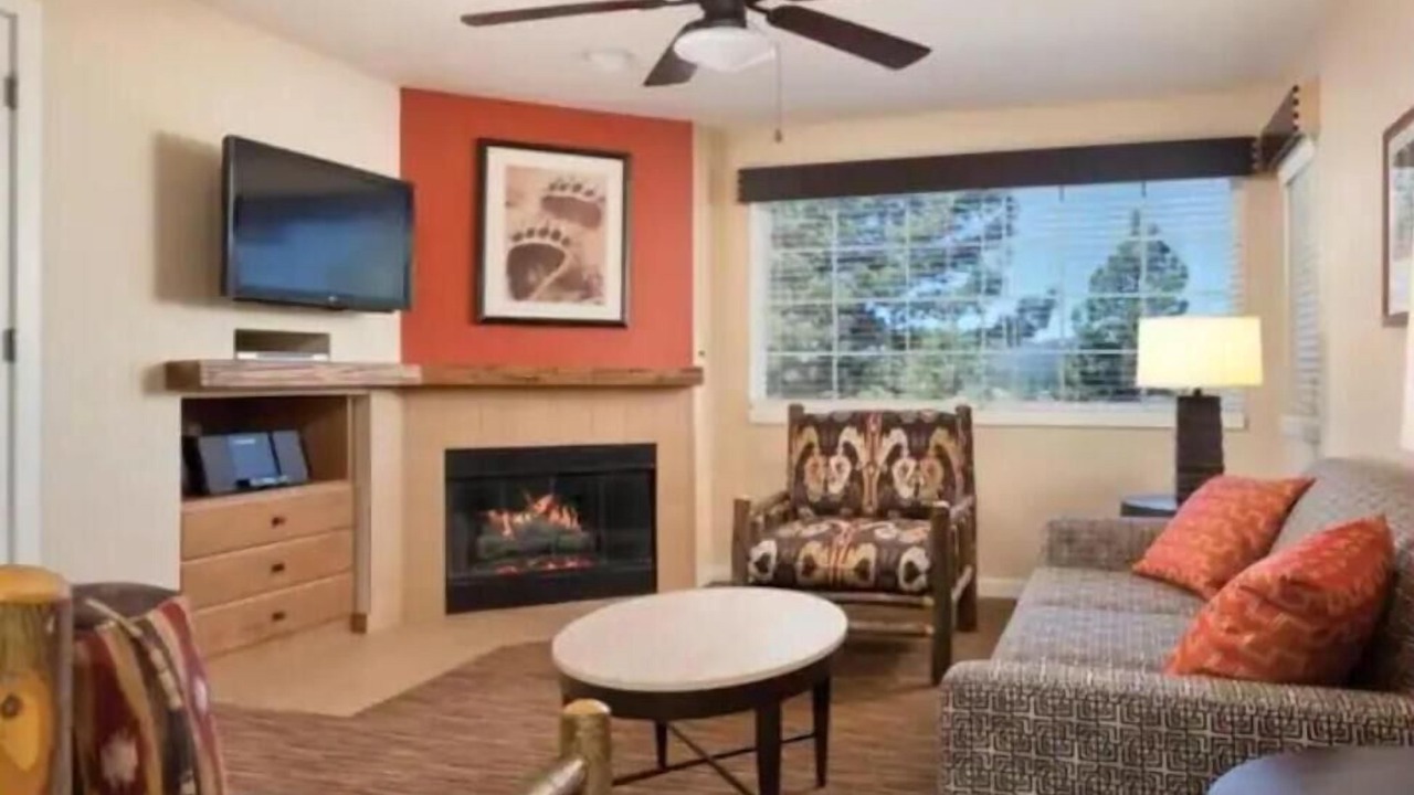 Photo of Livingroom in Castle Glen Estates
