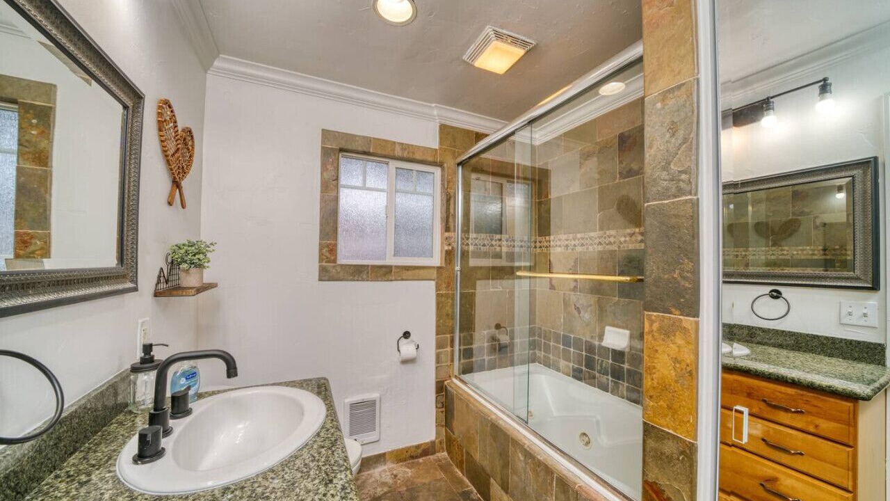 Photo of Bathroom in Lakeside Park