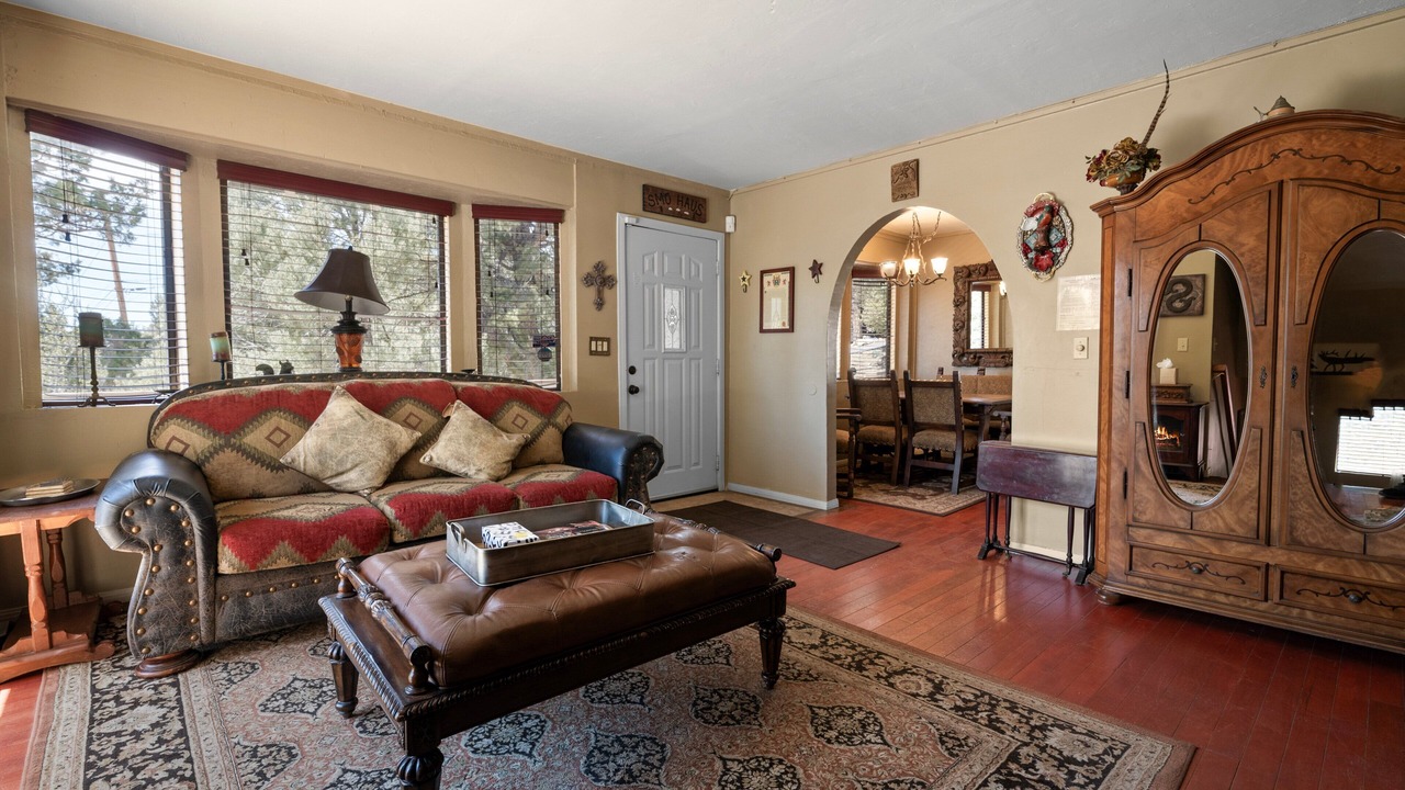 Photo of Livingroom in Whispering Forest