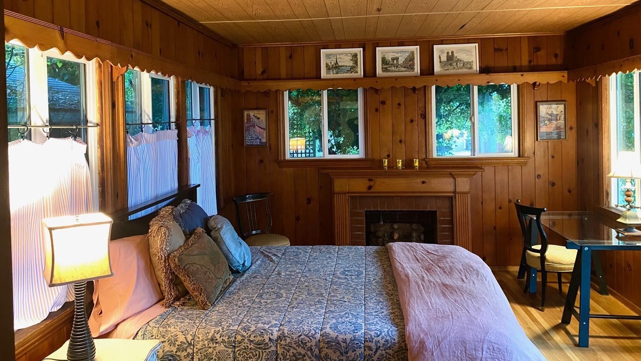 Photo of Bedroom in Altadena