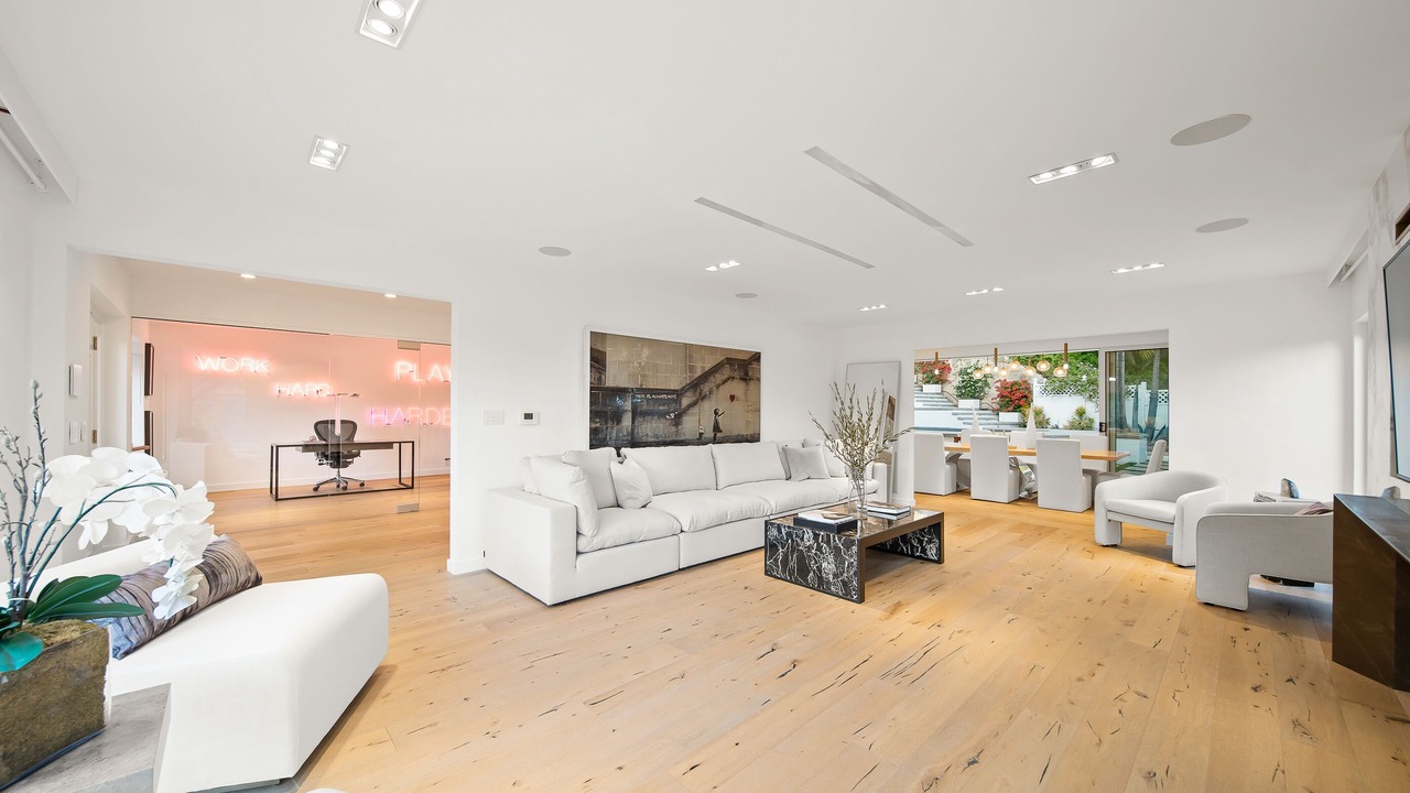 Photo of Livingroom in Hollywood Hills West