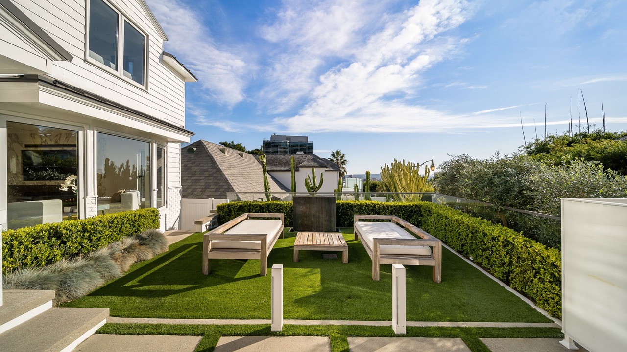 Photo of Outdoor in Hollywood Hills West
