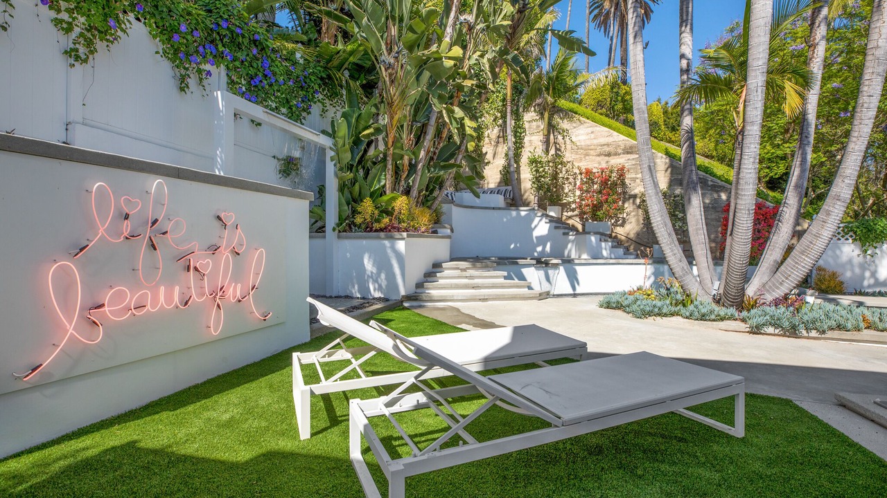 Photo of Patio Balcony in Hollywood Hills West