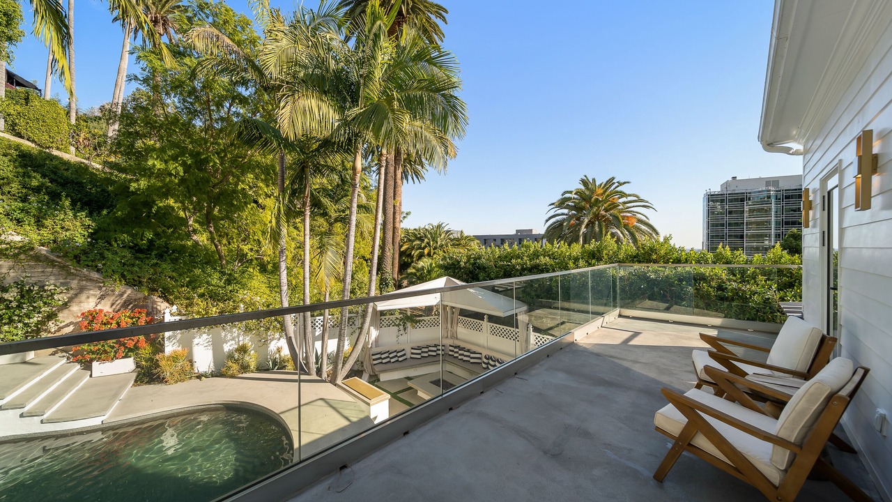 Photo of Patio Balcony in Hollywood Hills West