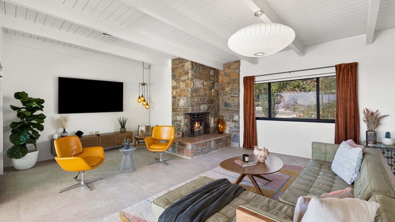 Photo of Livingroom in Chino Canyon