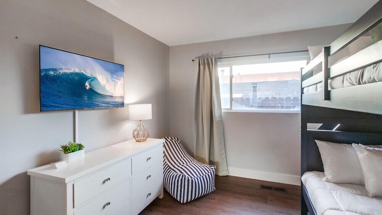 Photo of Bedroom in La Jolla Mesa
