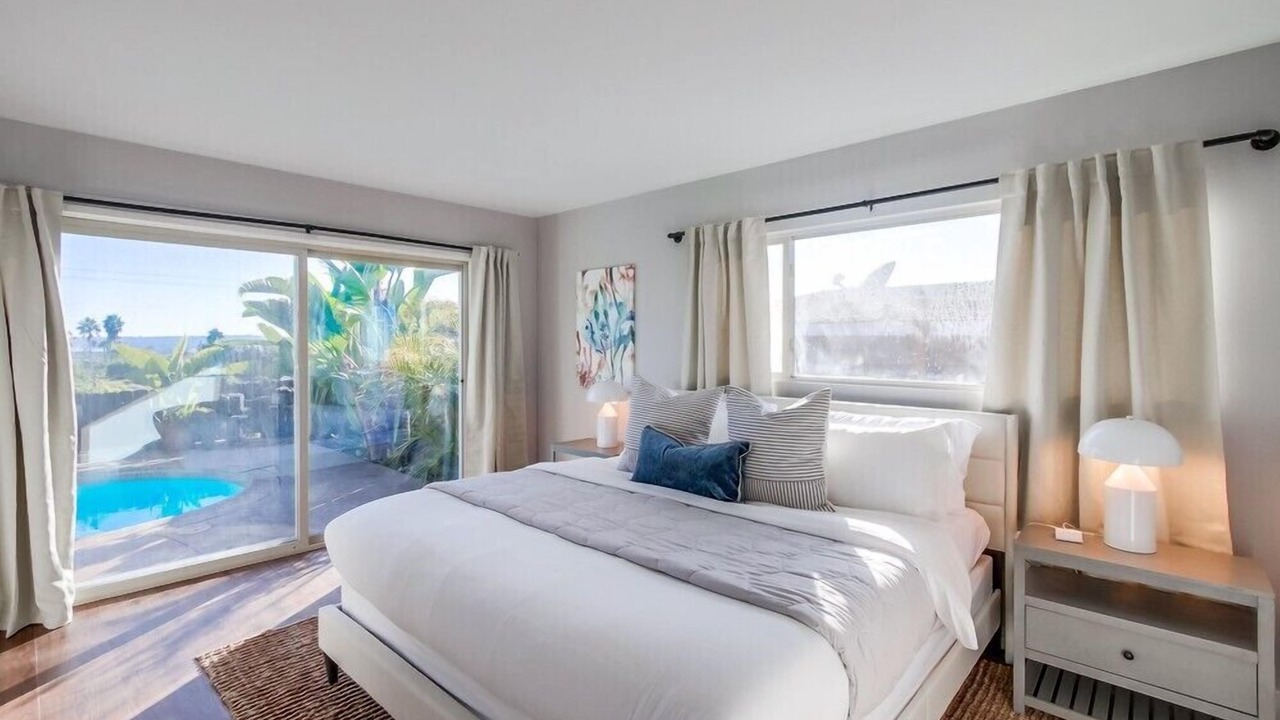Photo of Bedroom in La Jolla Mesa