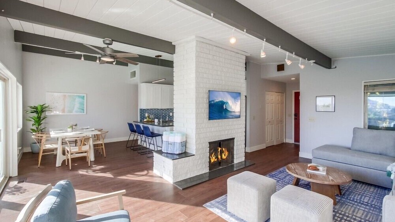 Photo of Livingroom in La Jolla Mesa
