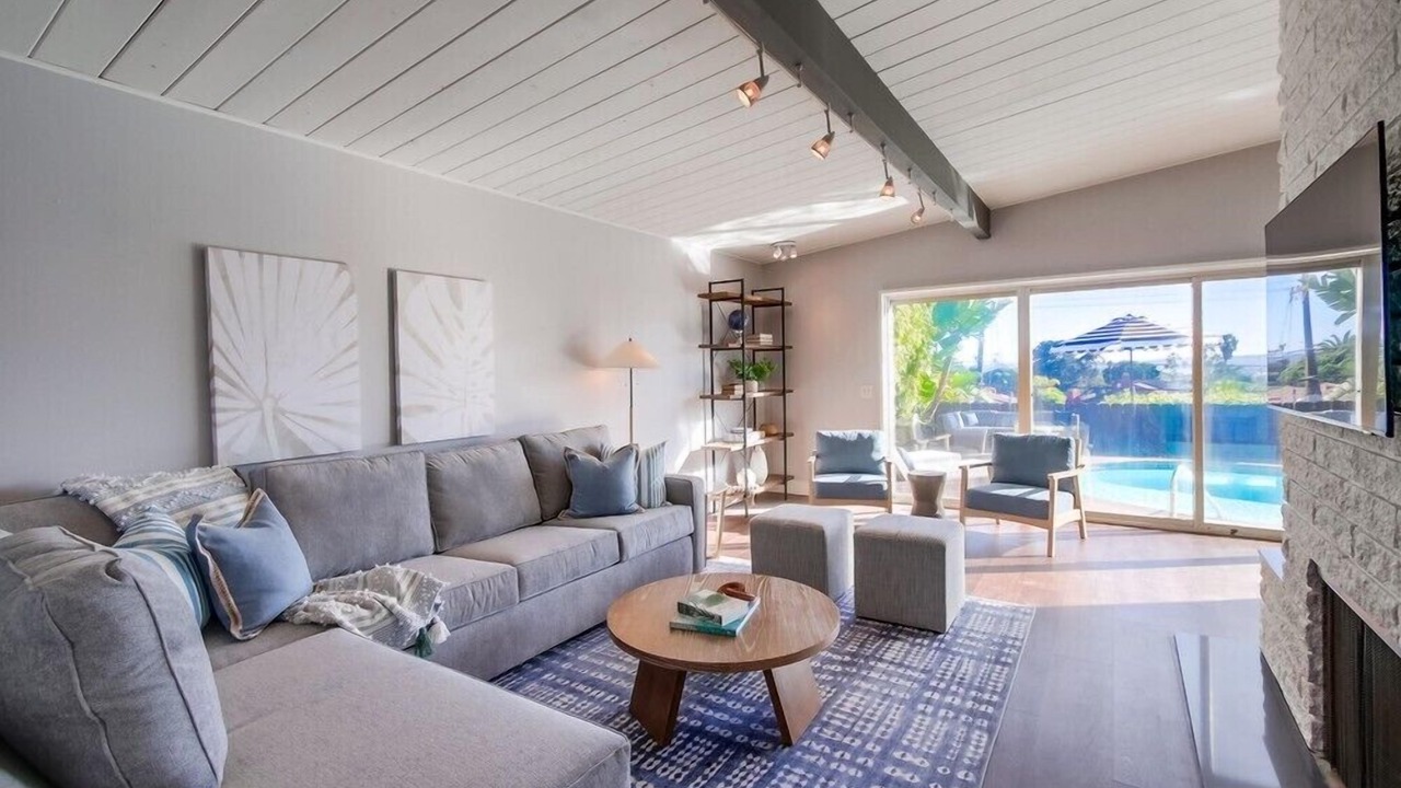 Photo of Livingroom in La Jolla Mesa