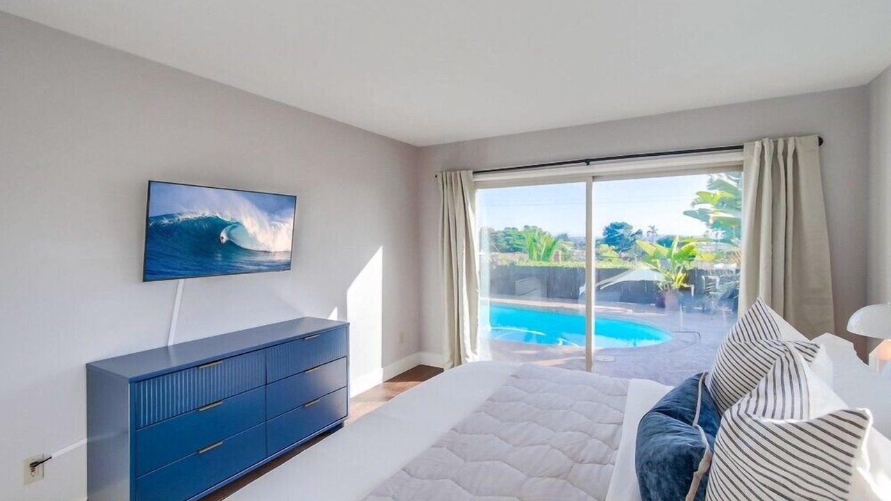 Photo of Bedroom in La Jolla Mesa