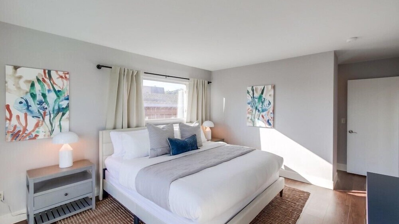Photo of Bedroom in La Jolla Mesa