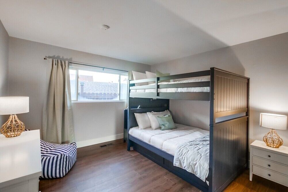 Photo of Bedroom in La Jolla Mesa
