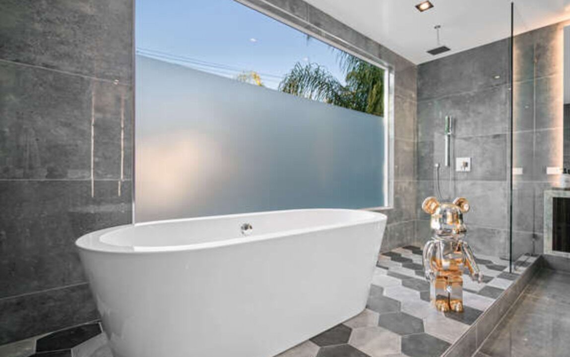 Photo of Bathroom in NoHo Arts District
