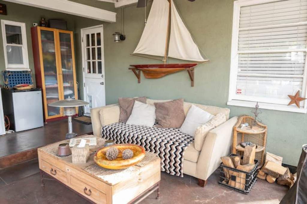Photo of Livingroom in Van Nuys