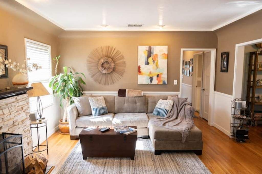 Photo of Livingroom in Van Nuys